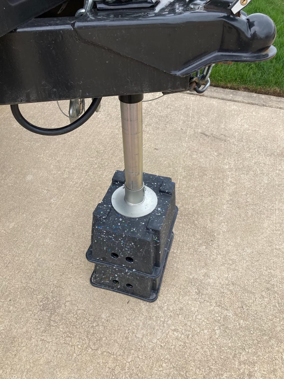 OX BLOX Heavy Duty Trailer Jack Block - 10,000 lb Capacity - Made in USA | RV Leveling Blocks & Stabilizer Pads; 100% Recycled Plastic; For Tongue Jack, 5th Wheel, Camper, Travel Trailer & More customer photo 2