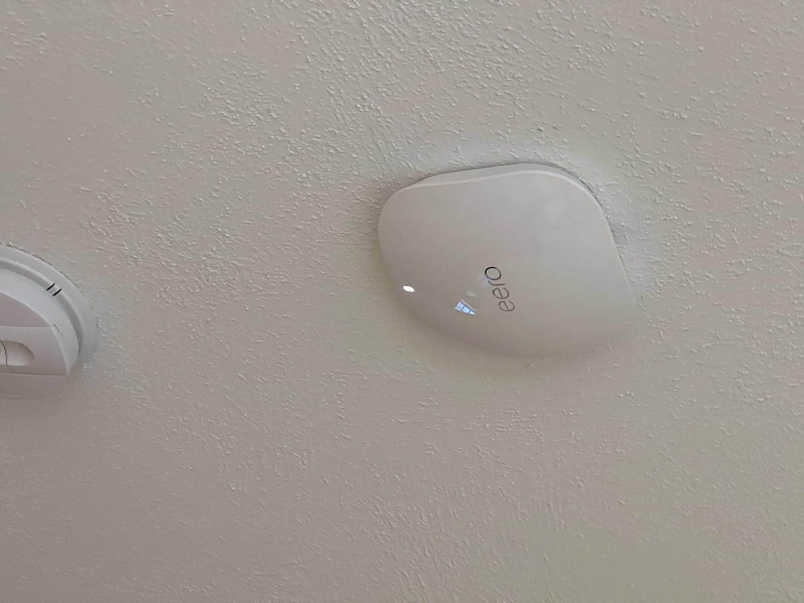 Amazon eero PoE 6 - Ceiling/wall-mountable, Dual-band Wi-Fi 6 access point, PoE powered, AC adapter not included customer photo 2