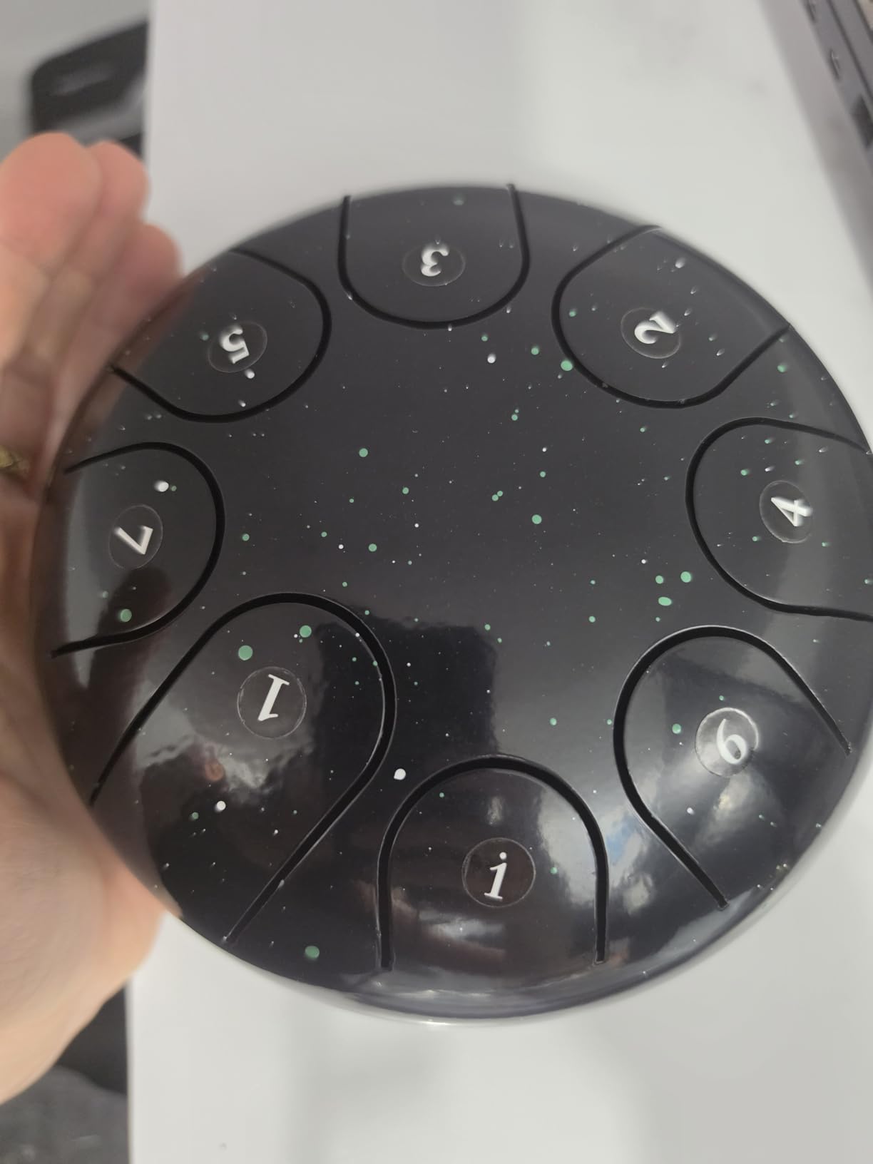 ASTEMAN Handpan in D Minor,432hz, 22 inches with 10 notes, comes with a backpack, courses, finger sleeves, stand, cleaning cloth, and two mallets. customer photo 2