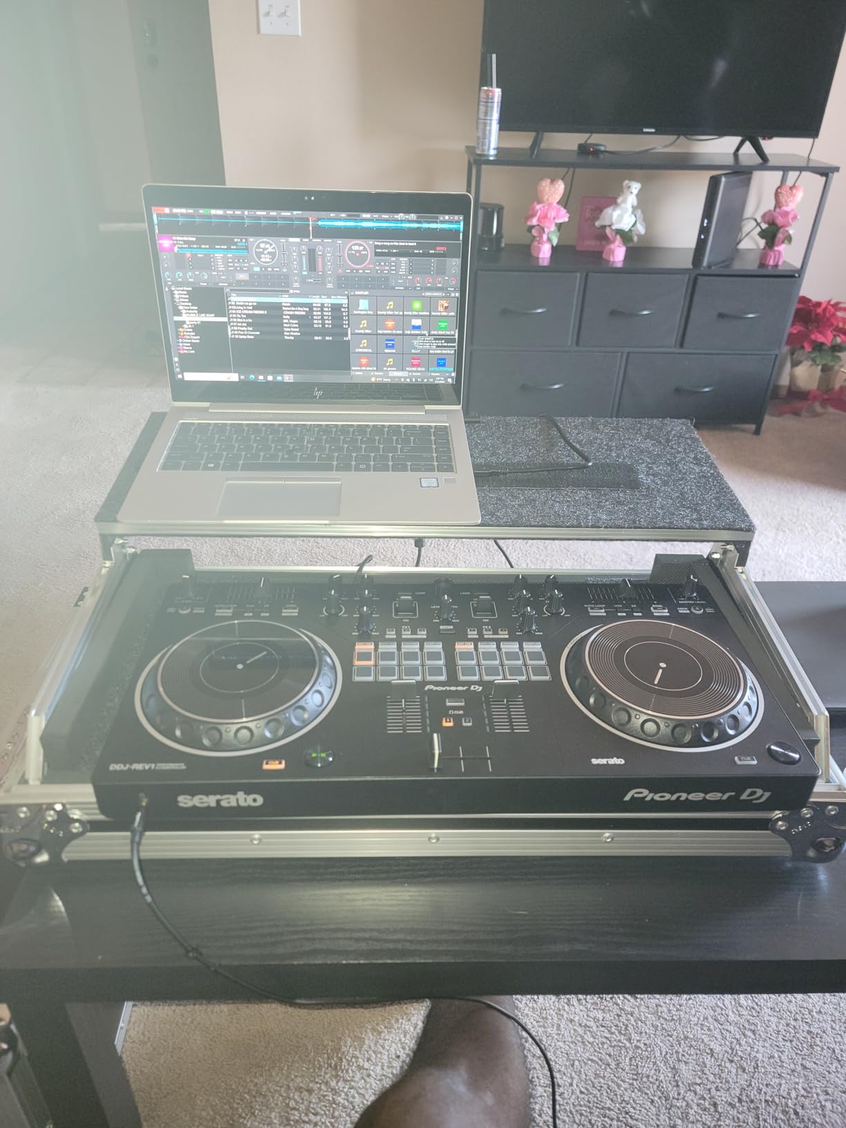 Pioneer DJ DDJ-REV1 2-deck Serato DJ Controller, Black customer photo 1