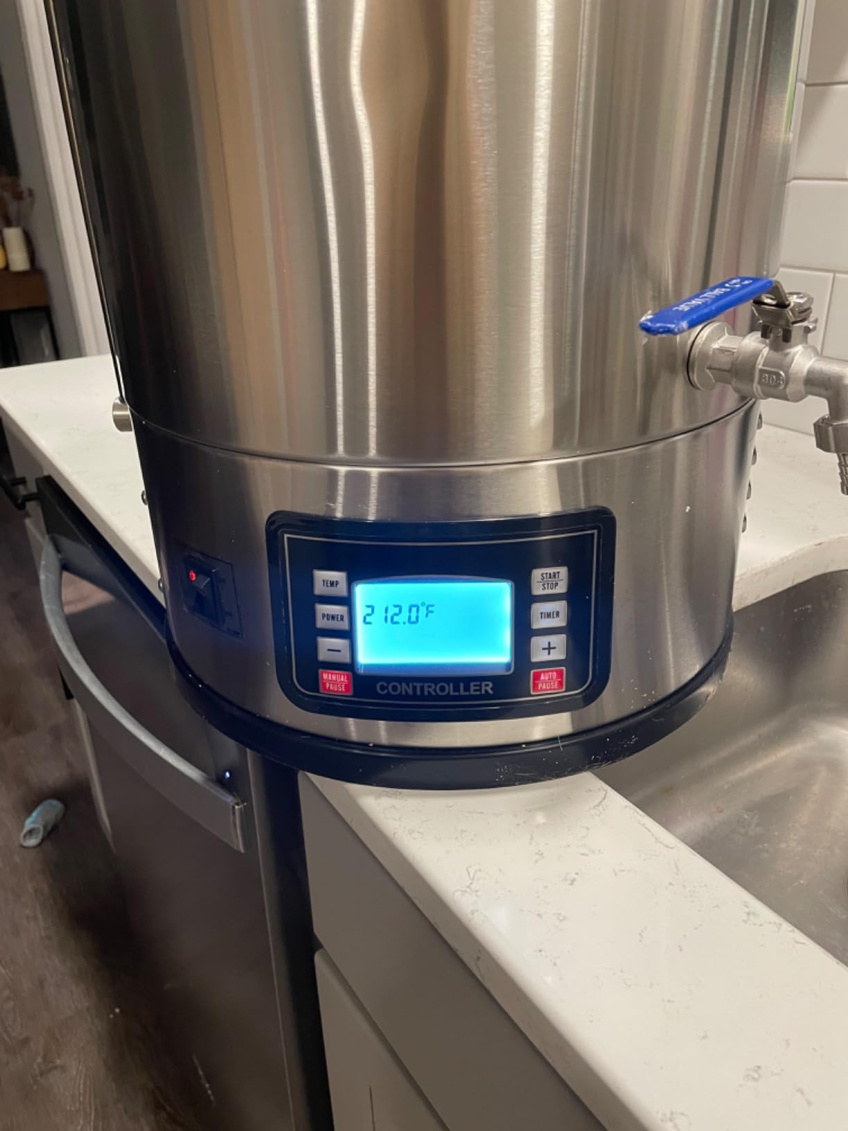 VEVOR Electric Brewing System, 9.2 Gal/35 L Brewing Pot, All-in-One Home Beer Brewer w/Pump, Mash Boil Device w/Panel, Auto/Manual Mode 100-1800W Power 25-100C Temp 1-180 min Timer Recipe Memory customer photo 1