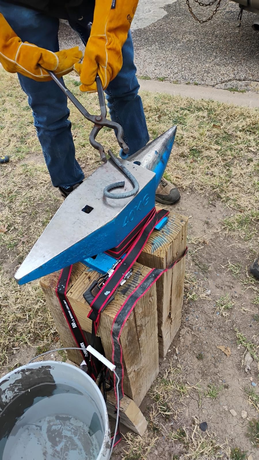 VEVOR Cast Steel Anvil, 22 Lbs (10kg) Double-Horn Anvil with Large Countertop and Stable Base customer photo 1