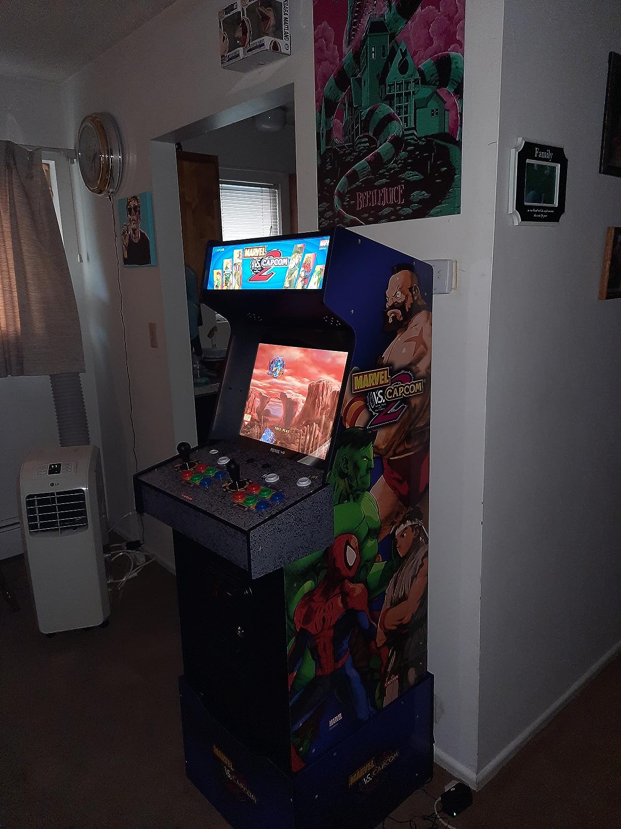 Arcade1UP Marvel VS Capcom II Arcade customer photo 2
