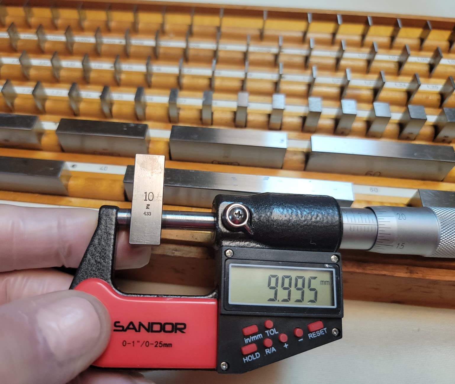 Professional Digital Outside Micrometer with Carbide Tip 0-1