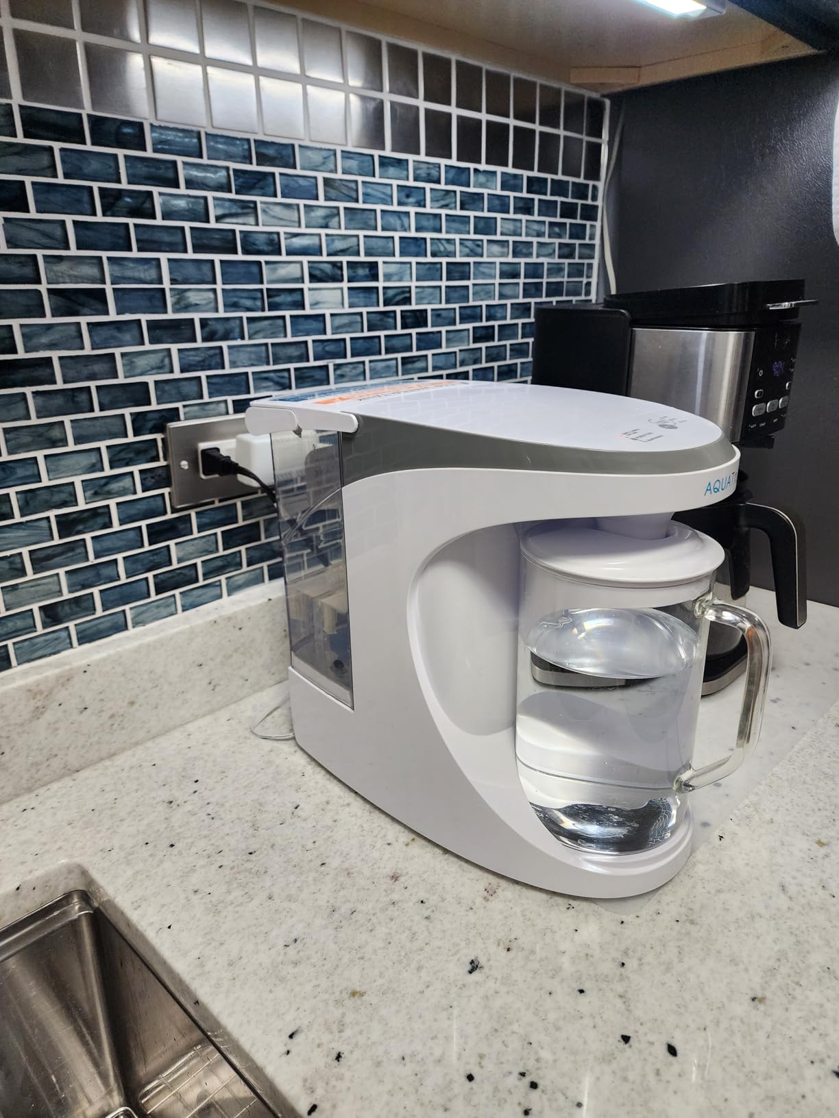 AquaTru Glass Carafe | Countertop Reverse Osmosis Water Filter Countertop RO System Water Purifier | 4 Stage Reverse Osmosis Filtration | Removes 84 Contaminants Like PFOA + PFOS, Lead, Microplastics customer photo 2