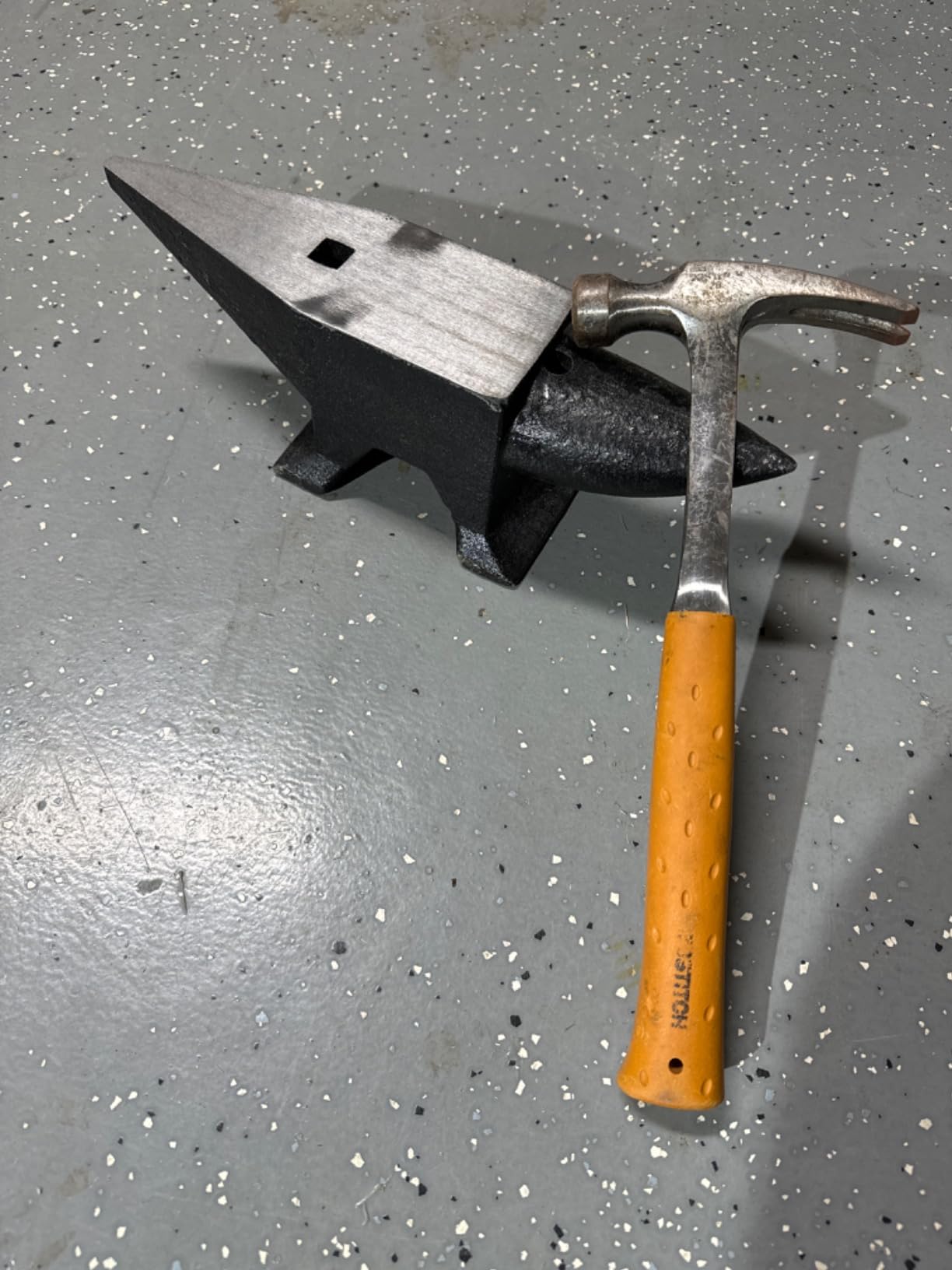 VEVOR Single Horn Anvil - 132Lbs Cast Steel Anvil for Blacksmiths & Jewelers - Durable & Robust Metal Working Tool customer photo 1