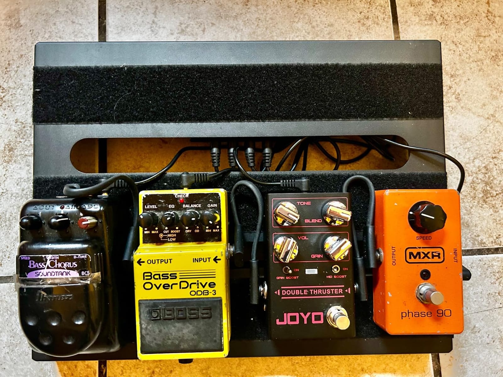 JOYO Bass Overdrive Guitar Pedal, Blend Control with Mid & Gain Boost Switches (DOUBLE THRUSTER R-28) customer photo 1