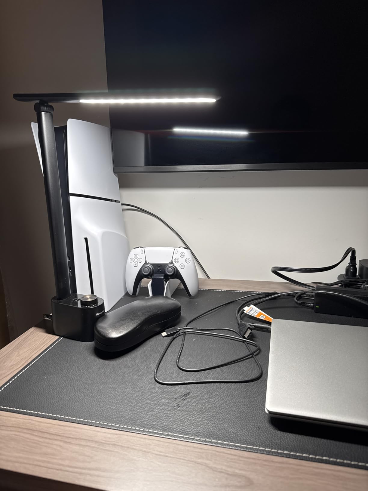 Honeywell HWT-H01 LED Desk Lamp, Foldable & Stepless Dimmable, Black | Sunturalux Eye-Caring Desk Light with Charging Ports, Modern Table Lamp, Reading Lamp for Home Office Bedroom College Dorm customer photo 2