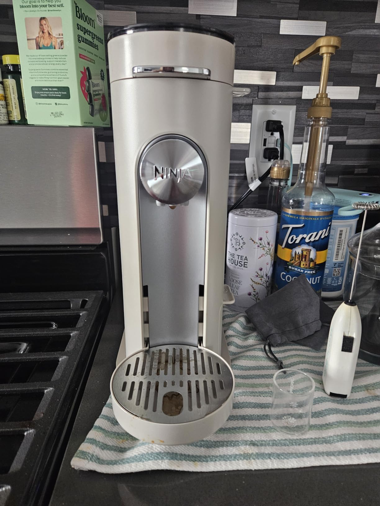 Ninja Pods & Grounds Iced Coffee Maker, K-Cup Pod Compatible, Stone PB041ST | Single-Serve, Brews Grounds, Compact Design, 56-oz. Reservoir, 6-oz. Cup to 24-oz. Travel Mug Brew Sizes customer photo 2