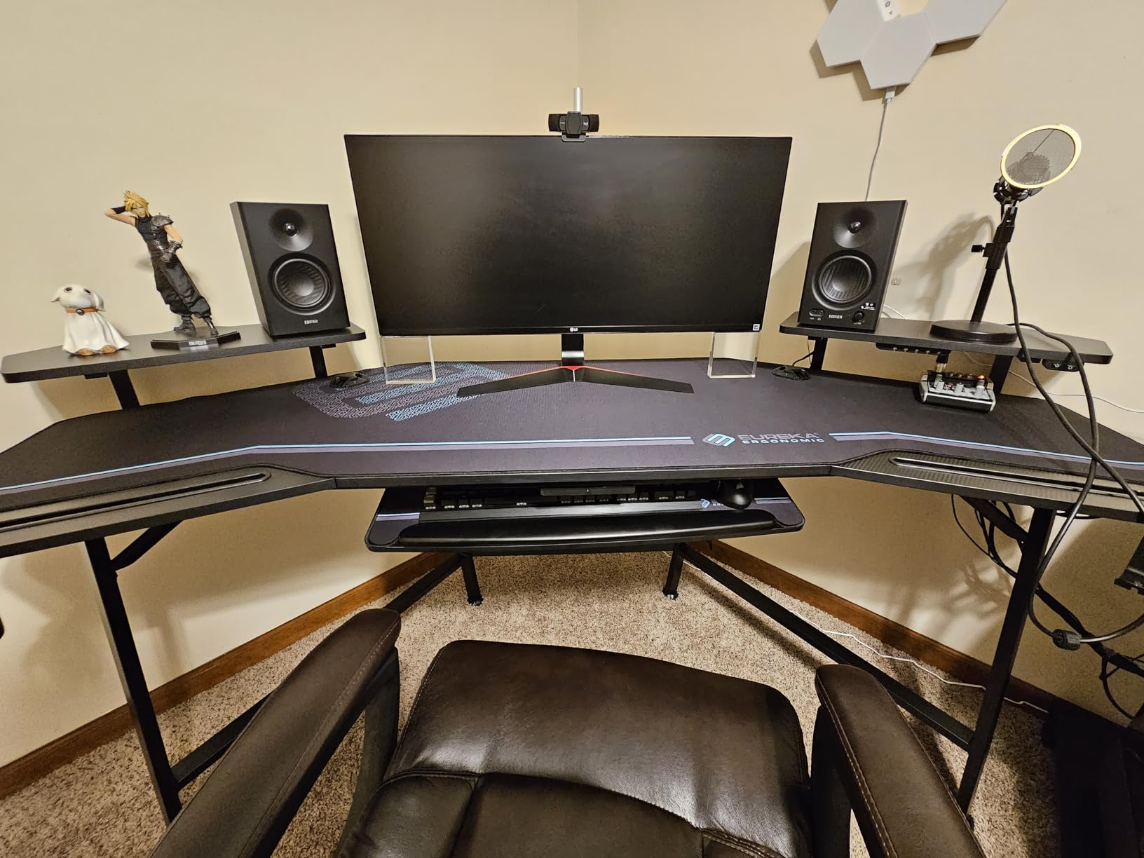 EUREKA ERGONOMIC Gaming Desk Wing Shaped Keyboard Tray 72 Inch Walnut customer photo 1