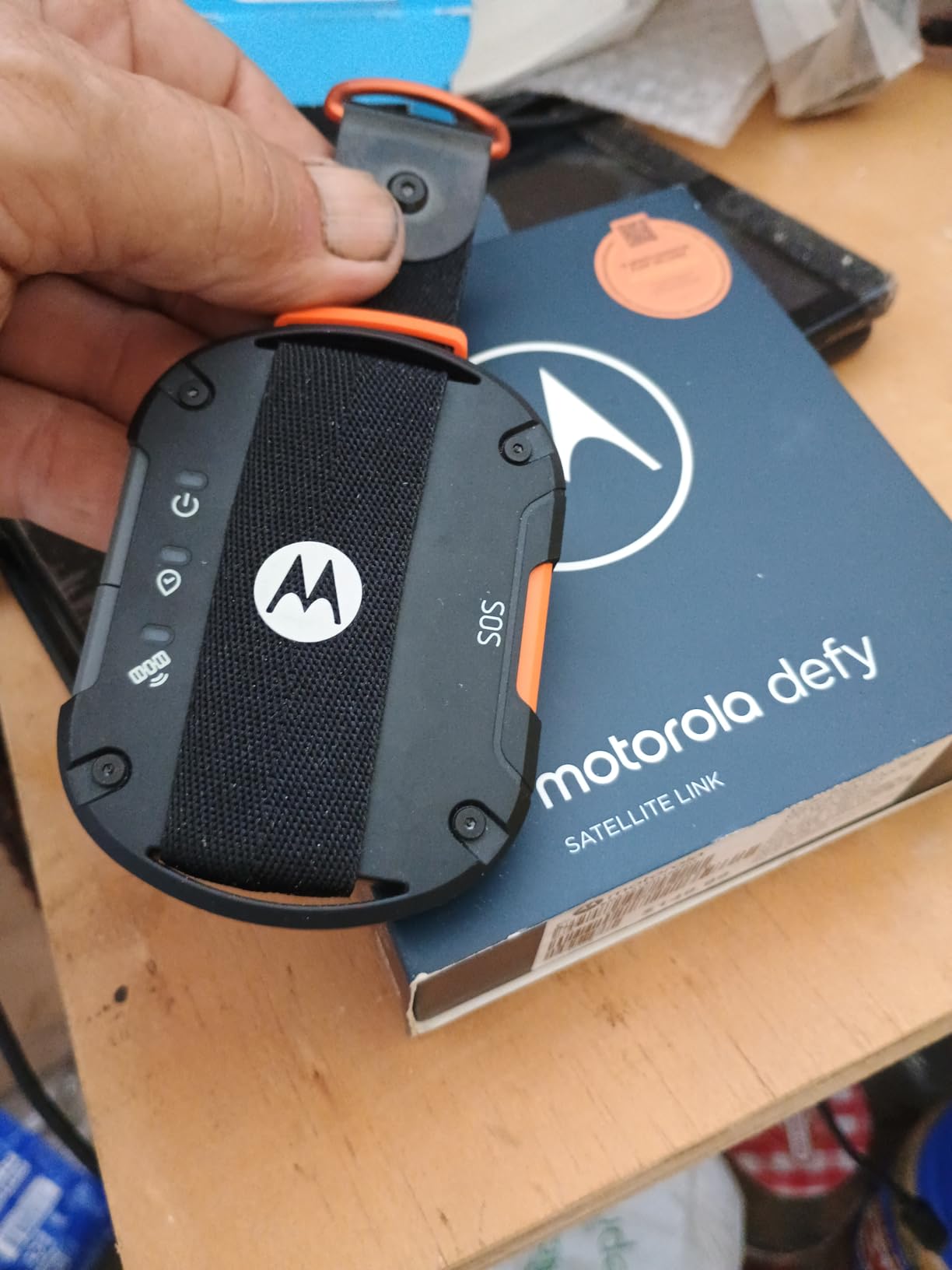 Motorola Defy Satellite Link - Rugged Handheld GPS Communicator, Two-Way Global SMS Text Messenger, Emergency SOS Alerting - Android iOS Compatible customer photo 1