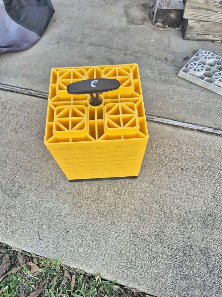 OULEME 12-Pack RV Leveling Blocks, Stackable Camper Trailer Leveler, Yellow customer photo 2