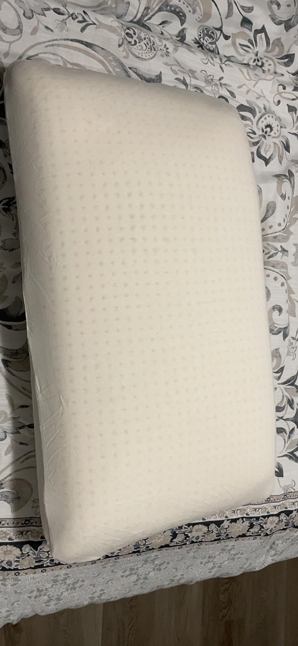 JOTOM Talalay Natural Latex Pillow Sleeping Bed Pillow, Medium Firmness Latex Pillow for Side, Back, and Stomach Sleepers, Removable Breathable Cotton Cover (Standard Size, Medium (5.5'' H)) customer photo 1