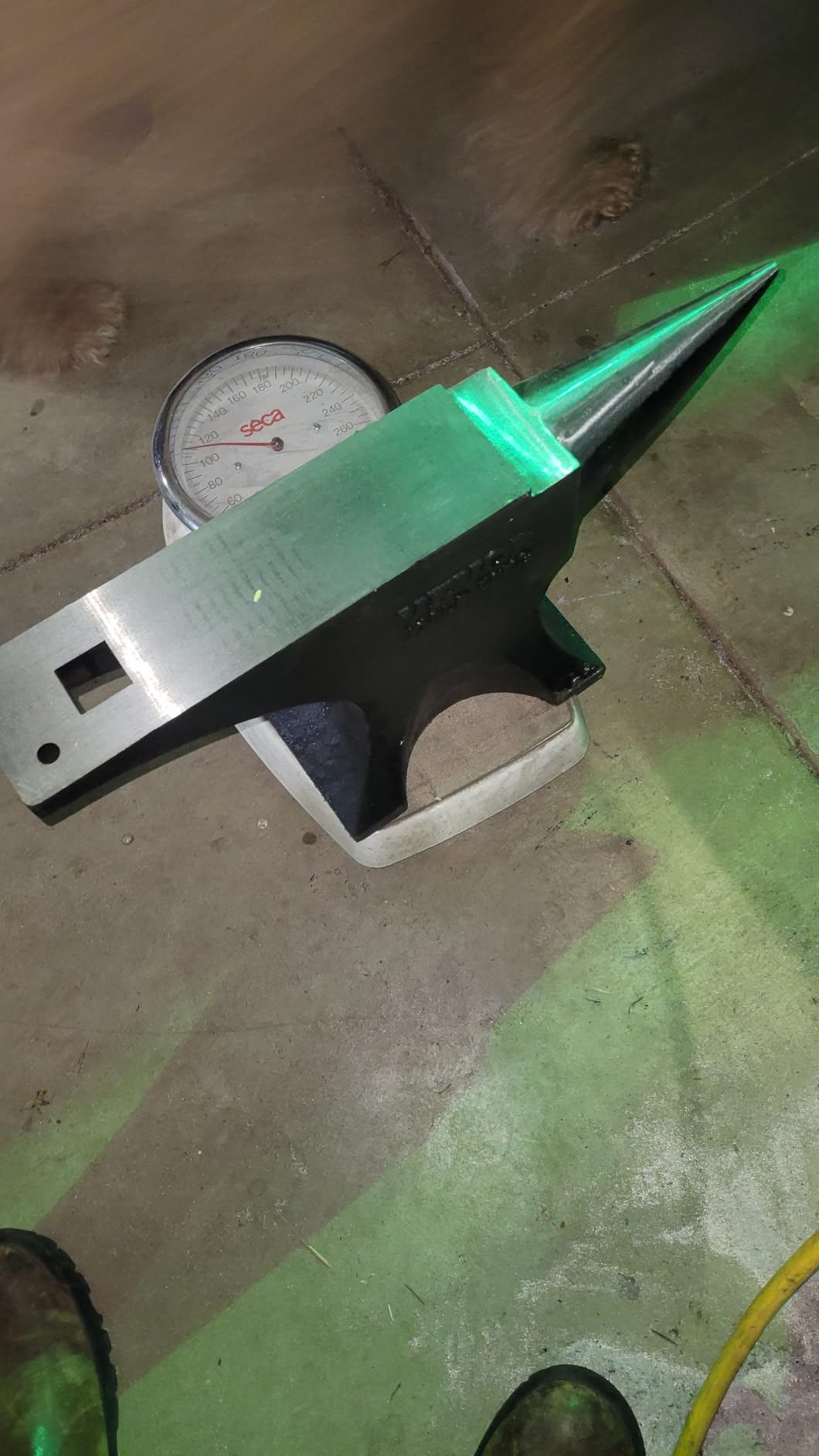VEVOR Single Horn Anvil, 9 Lbs Cast Steel Anvil, High Hardness Rugged Round Horn Anvil Blacksmith customer photo 1