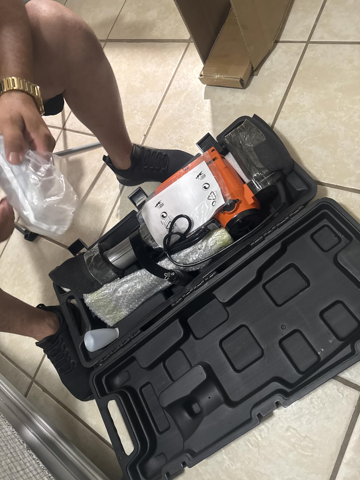 VEVOR Demolition Jack Hammer 2200W Electric Jackhammer Concrete Breaker | For Concrete Demolition, 1350 BPM, 360° Rotary Handle, Heavy Duty, Portable, with 4pcs Chisels Bit and Storage Case, Black customer photo 1