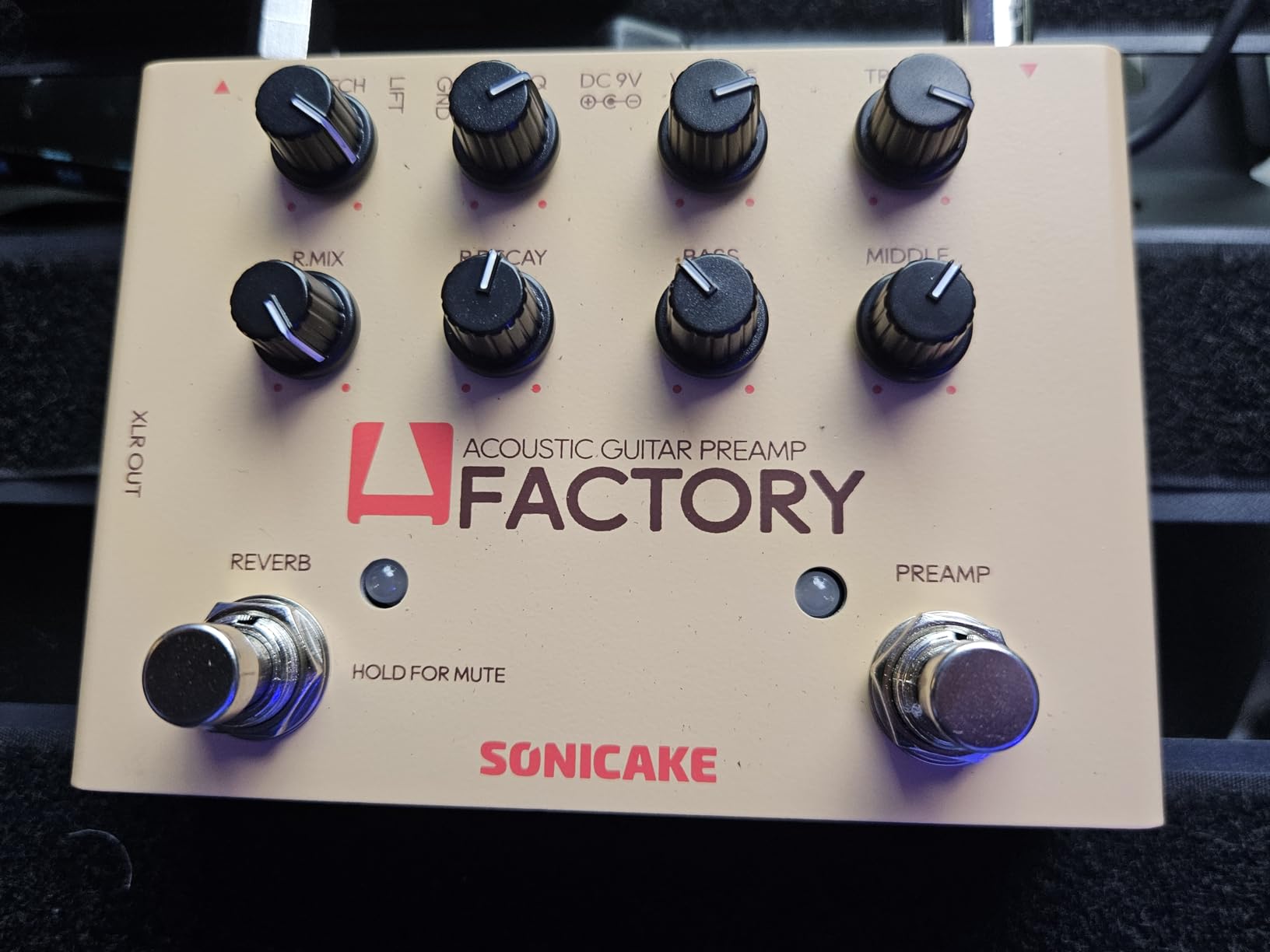 SONICAKE Acoustic Guitar Effects Pedal with Analog Preamp and Digital Reverb Acoustic Instruments with XLR Output - A Factory customer photo 2