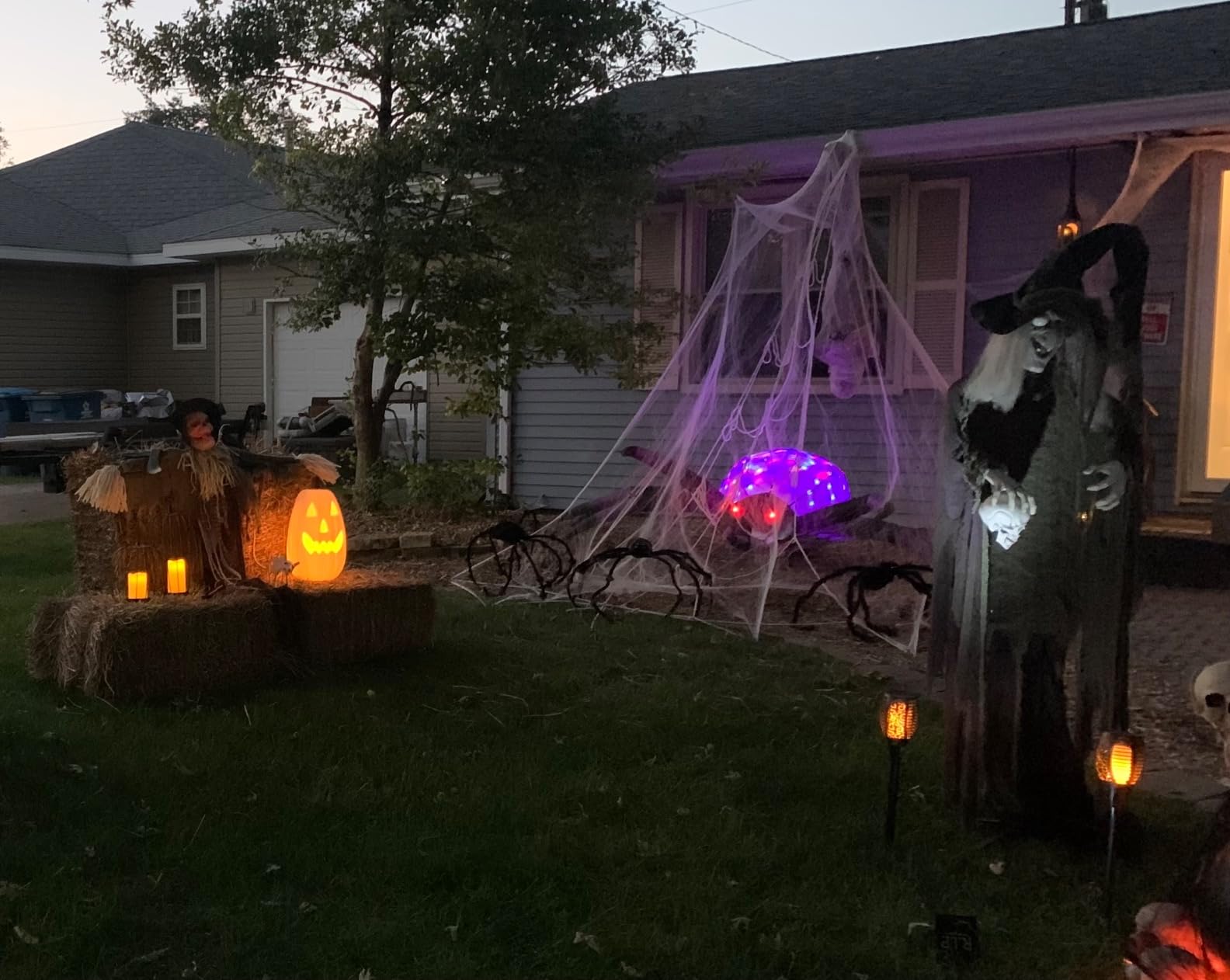 COMIN 9FT Halloween Inflatables Decorations Green Spider Yard LEDs Decor | Built-in LEDs and green scary spider design for Halloween lawn, garden, porch and party displays. customer photo 1