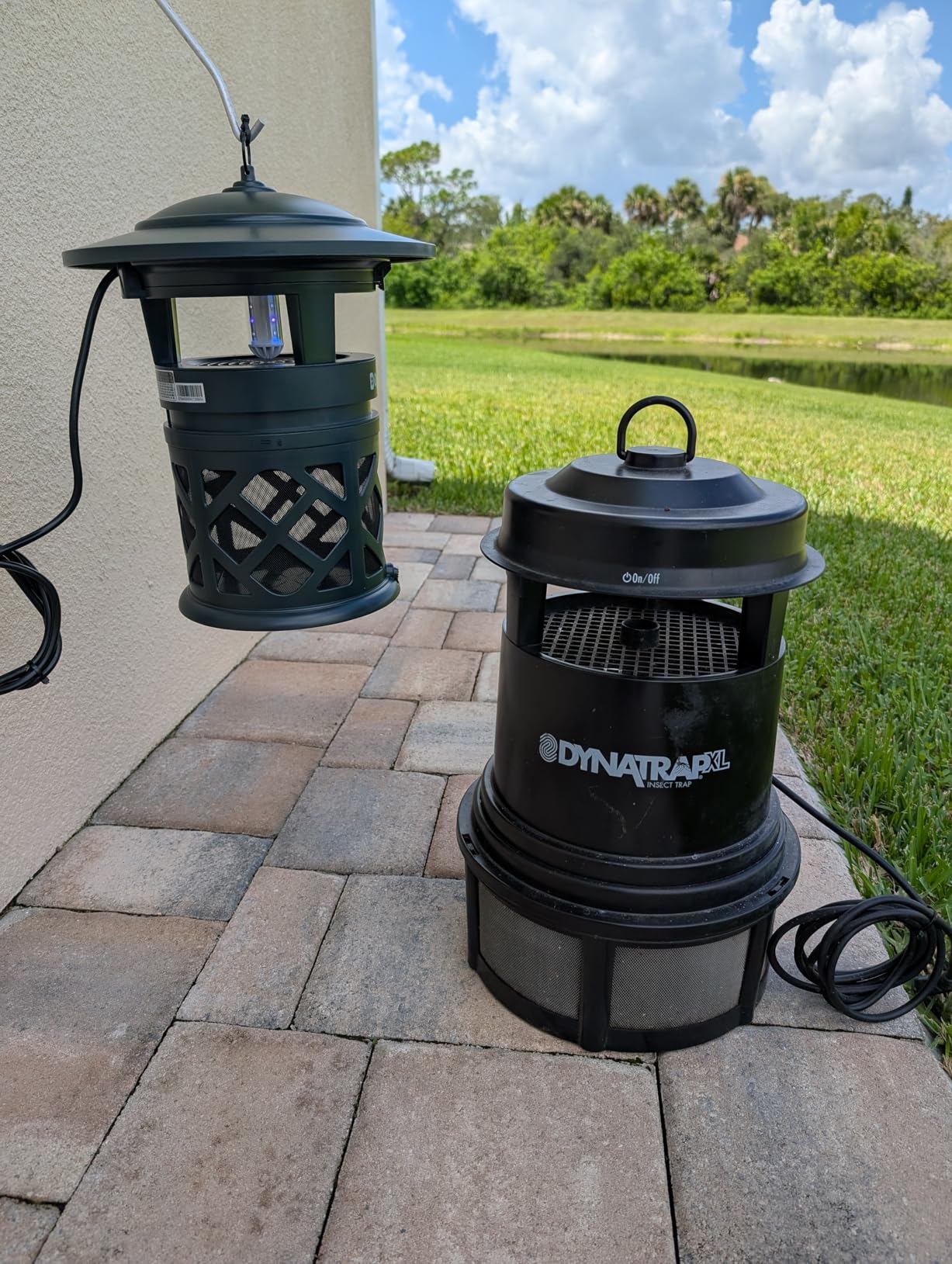 Dynatrap DT2030SR Fly Traps Outdoor - Mosquito & Flying Insect Killer for 1 Acre - Kills Mosquitoes, Flies, Gnats, Wasps - Bug Zapper Alternative - Black customer photo 2