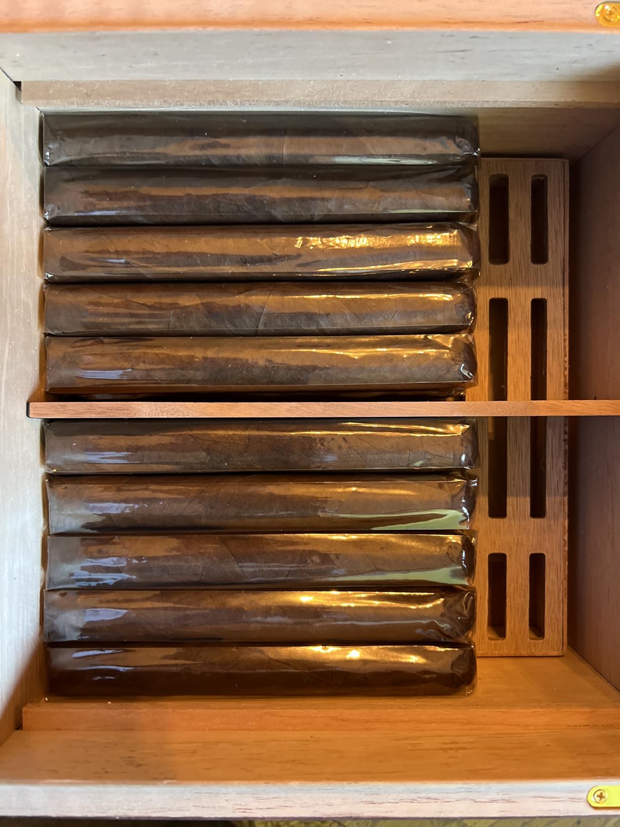 Flauno Cigar Humidor with Air Circulation System, Hold 40 Rubustos, Thicker Spanish Cedar, Accurate Digital Hygrometer, Drawer, Humidifier, Divider, Lock, Gift for Cigar Lovers customer photo 2