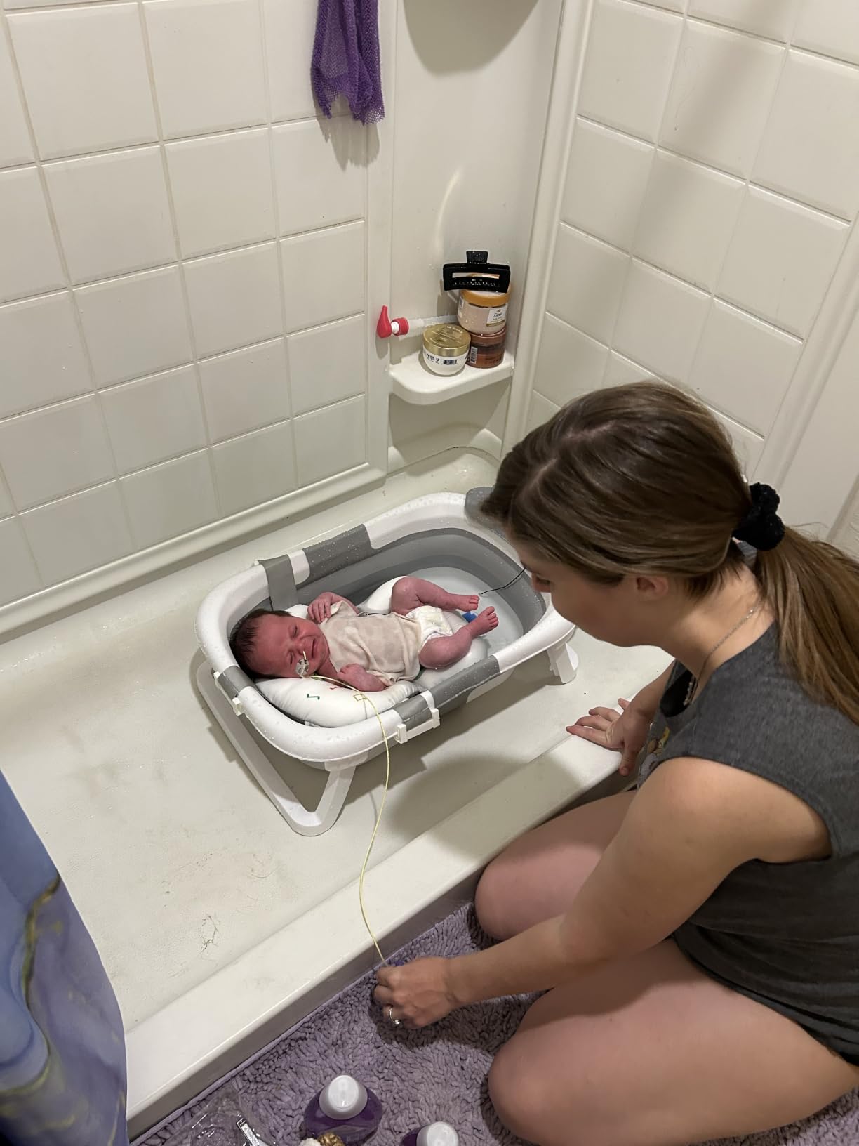 BUNWAG Baby Bathtub, Collapsible Newborn Bathtub for Infant to Toddler with Soft Cushion and Thermometer, Portable Travel Newborn Tub with No-Slip Feet, Baby Shower Gifts, 0-12 Months Baby Bath, Grey customer photo 1