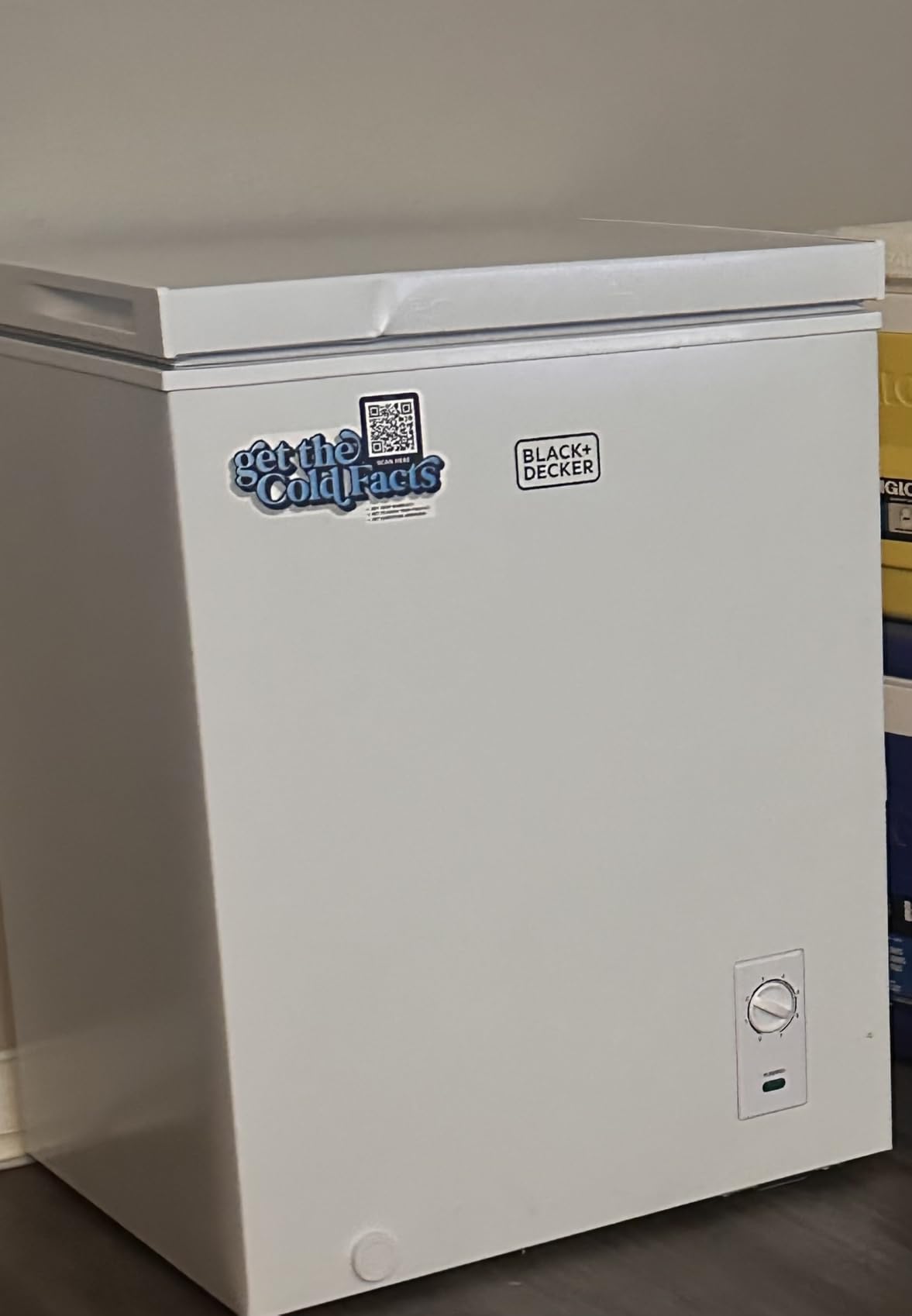BLACK+DECKER 2.0 Cu. Ft. Compact Chest Freezer, BCFK206, White | Deep Freezer Holds Up To 70 Lbs. of Frozen Food, Removable Storage Basket, Mechanical Temperature Control, Manual Defrost customer photo 1