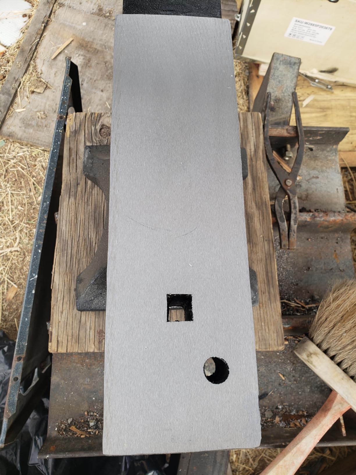 Cast Steel Anvil,132 Lbs(60kg) Single Horn Anvil,High Hardness Round Horn Anvil Blacksmith with Large Countertop and Stable Base,Metalsmith Tool for Bending and Shaping,Black customer photo 1