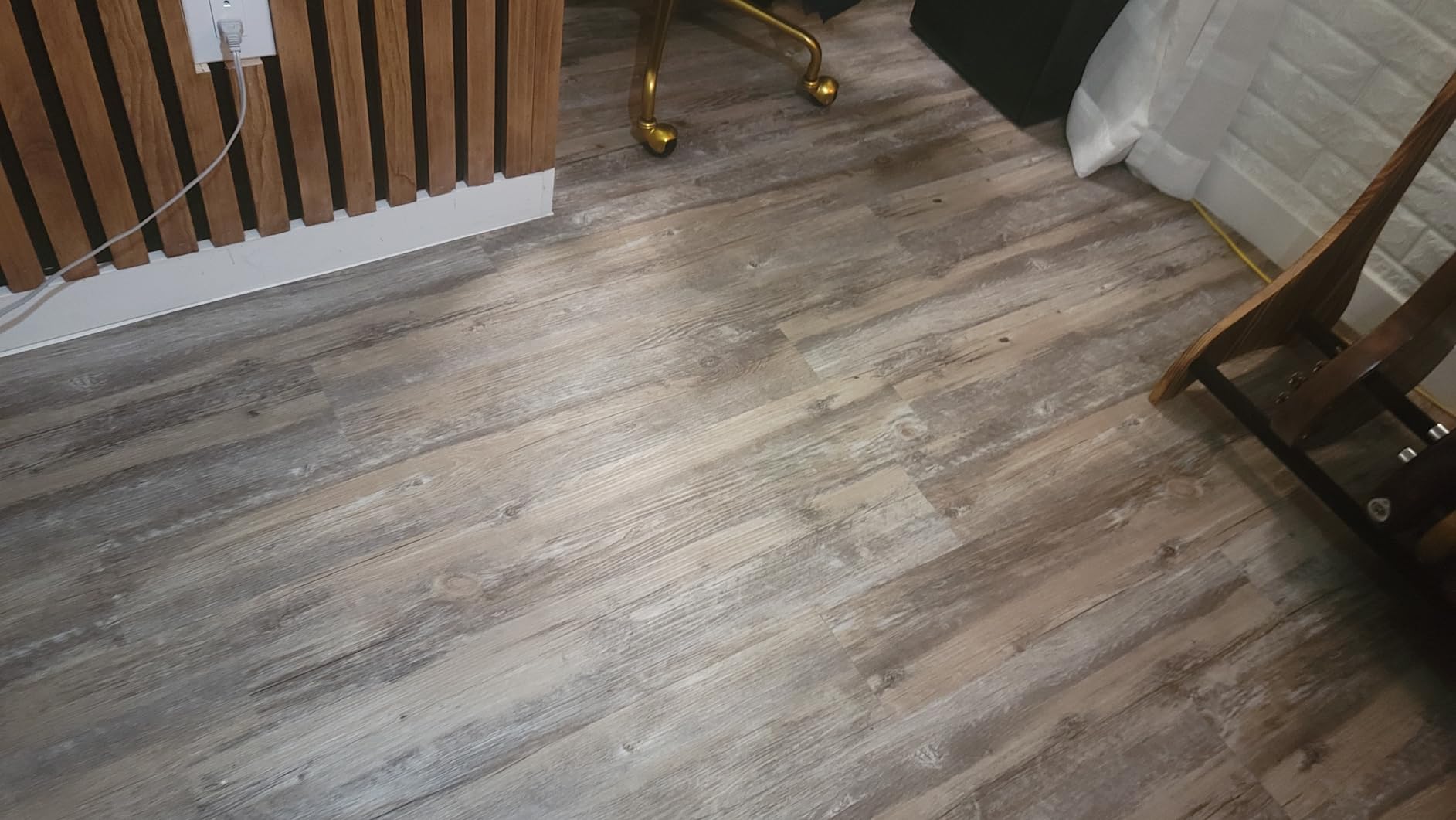 Art3d Wood Texture Peel and Stick Vinyl Floor Planks, 36-Pack, White Ash | Cover 54 sq.ft, Waterproof, Self-Adhesive, Scratch Resistant, Premium Vinyl, Ideal for Bedroom, Living Room, Kitchen, RV customer photo 2