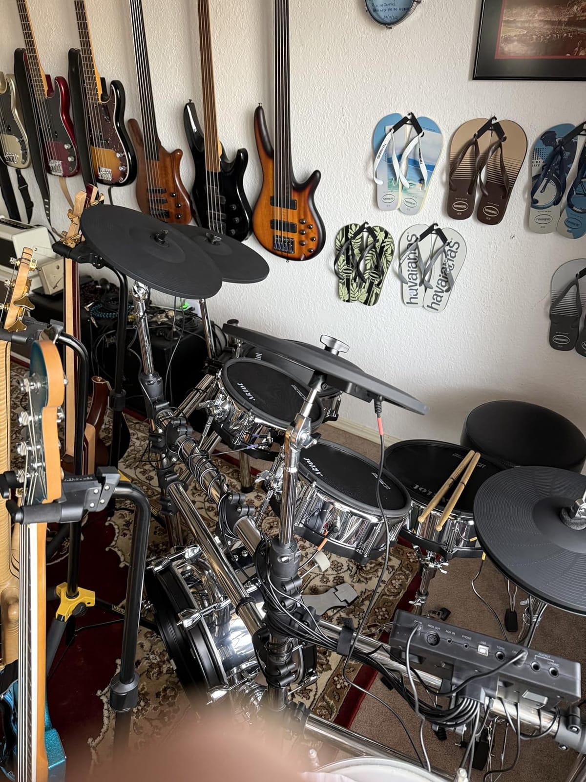 AKLOT Acoustic-Style Electric Drum Set: Independent 16'' Wooden Bass Drum and 12'' Snare, Triple-Zone Ride Cymbal, Standalone Hi-Hat, Full Mesh Pads, 460 Sounds, USB MIDI, Throne, Sticks, Black customer photo 1