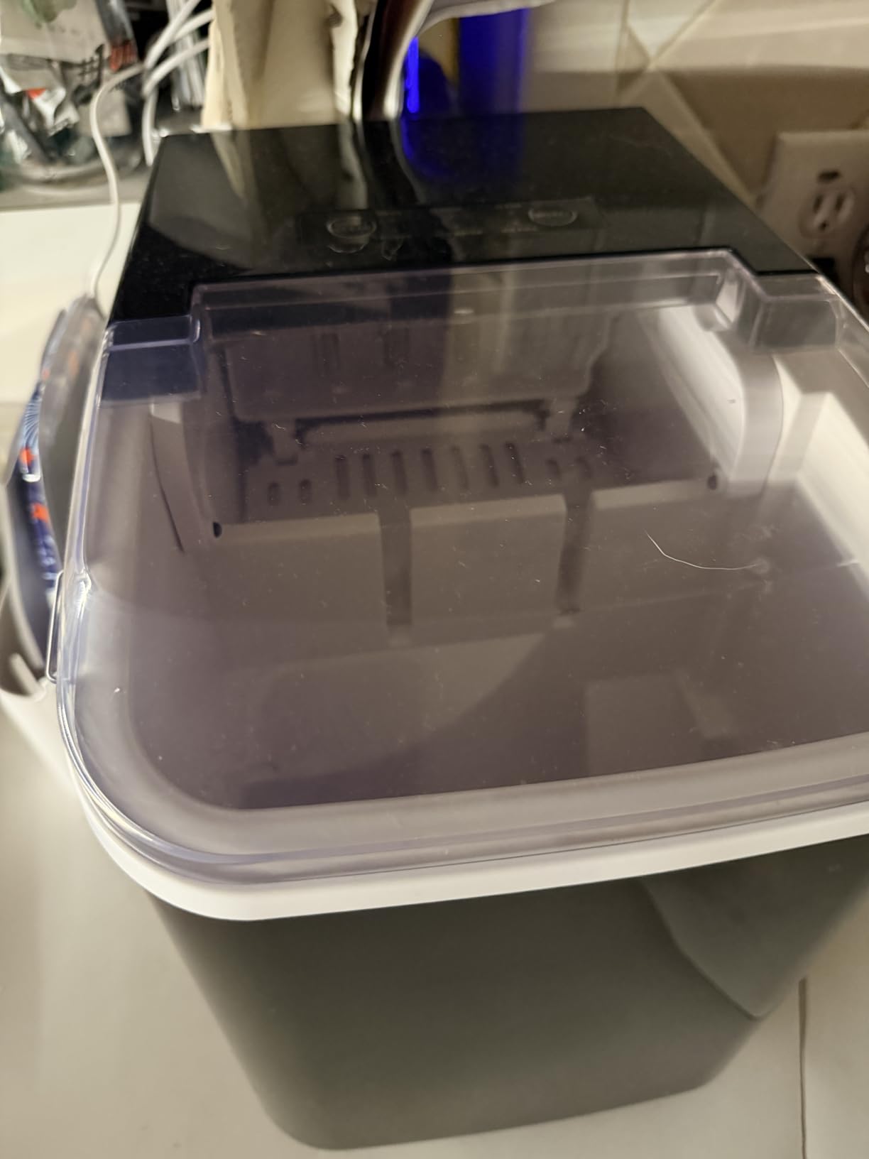 Silonn Countertop Ice Maker with 2.5L Expandable Ice Basket, 26.5lbs/24H, 9 Cubes in 6 Mins, 2 Ice Sizes, Self-Cleaning & LED Touch Control for Home Kitchen Office customer photo 1