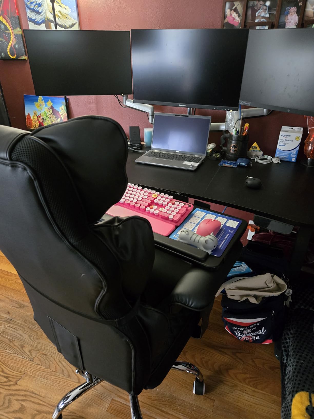 COMHOMA Big and Tall Office Chair Heavy Duty Wide Ergonomic Gaming Chair with Deluxe Embossing Designed Leather with Foot Rest,150°Reclining Adjustable Armrests Pocket Spring Back Support and Pillow customer photo 1
