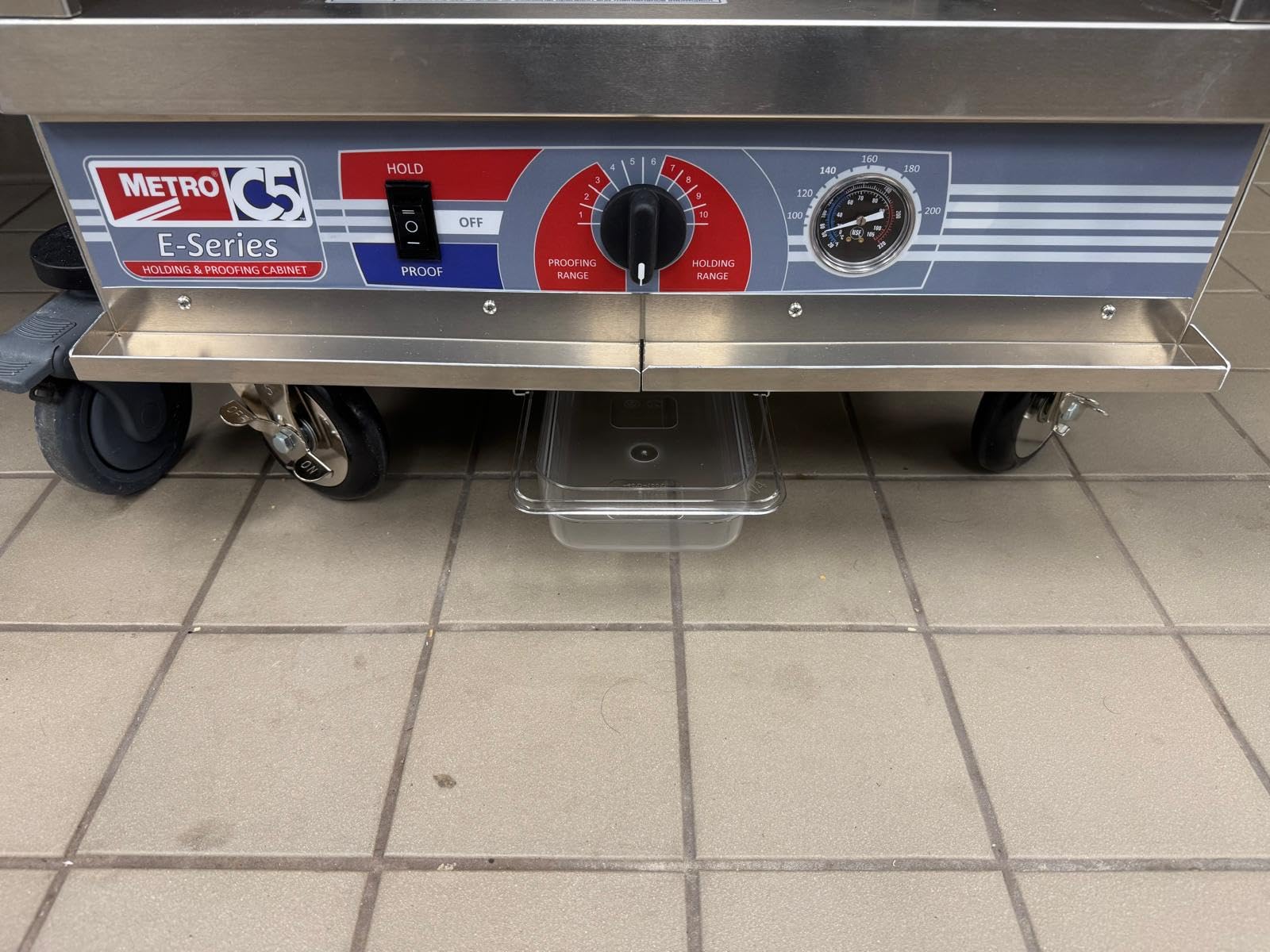 METRO C5E5-CFC-U C5 E-Series Hot Holding and Proofing Cabinet, Half Height Commercial Food Warmer, Full Length Clear Door, Universal Wire Slides, 2000W, 120V customer photo 2