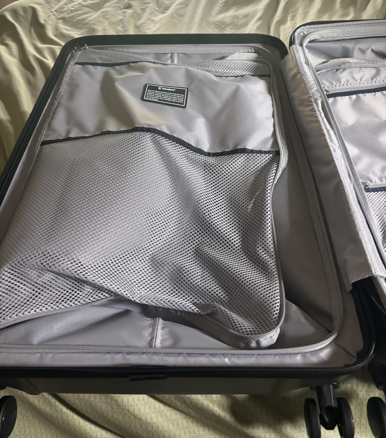 Travelpro Maxlite Air V2 Hardside Expandable Checked, Green, 28-Inch | Lightweight Polycarbonate Hard Shell Luggage, 8 Spinner Wheels, TSA Lock & Durable Construction, Men & Women customer photo 1