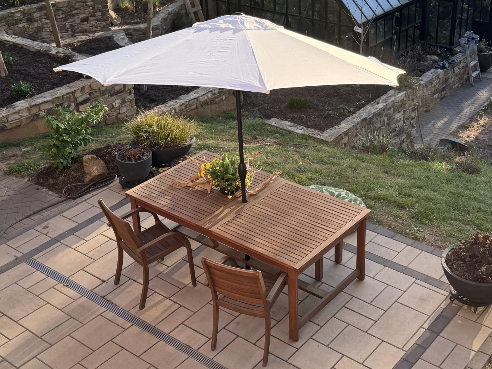 Midtown Umbrellas Lean - 9 Ft Patio Umbrella, Apple Red Canopy | 10-Year-No-Fade Terylast Fabric with 8 Ribs and Auto-Tilt Crank, Outdoor Umbrella for Deck, Pool and Garden, Black Pole customer photo 1