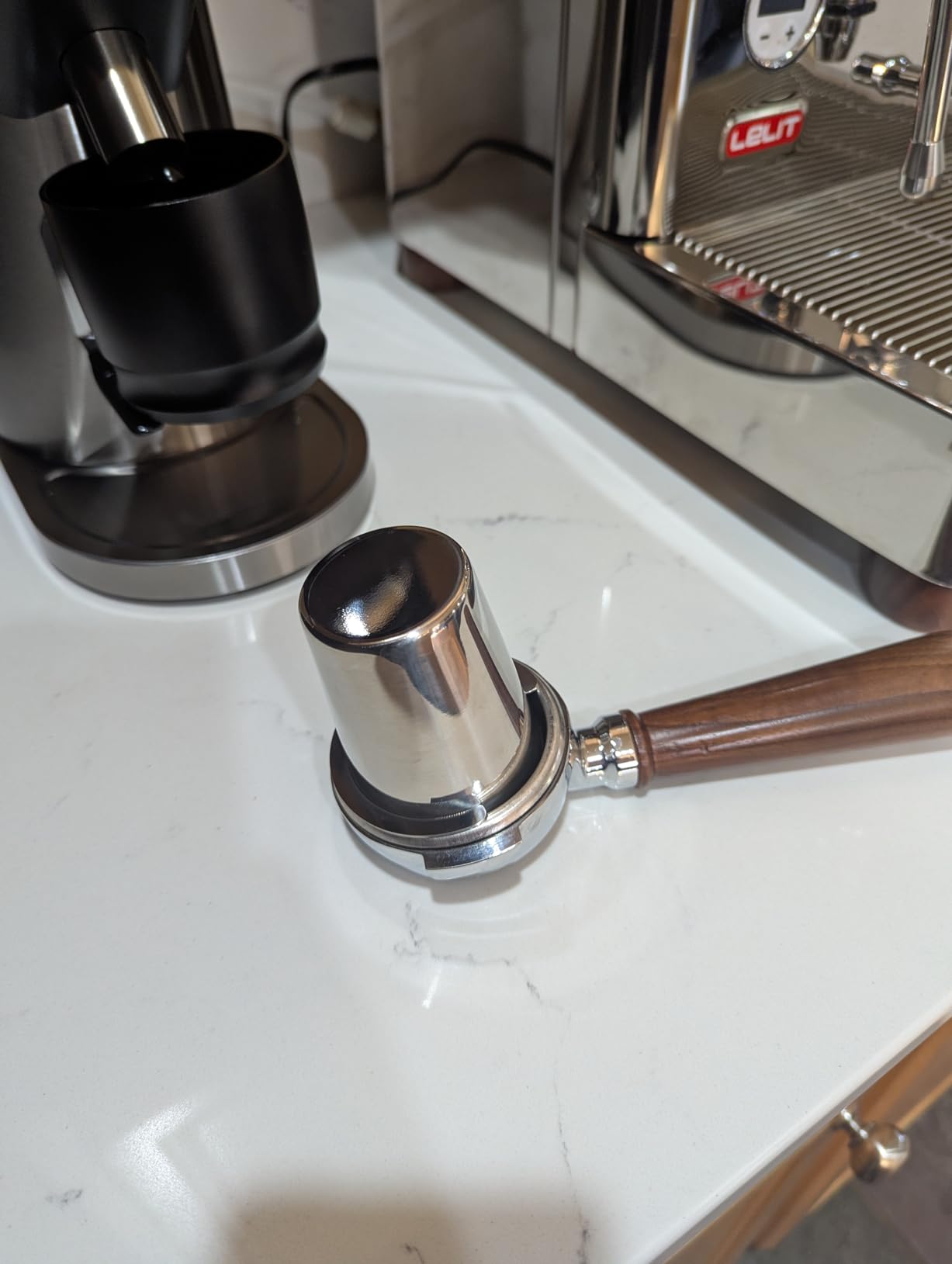 MOKKOM Professional 64mm Flat Burr Coffee Grinder with 100 Grind Settings, All-Metal Stainless Steel Body, Coffee Bean Grinder with Adjustable Electronic Timer, Anti-Static, LED Display customer photo 2