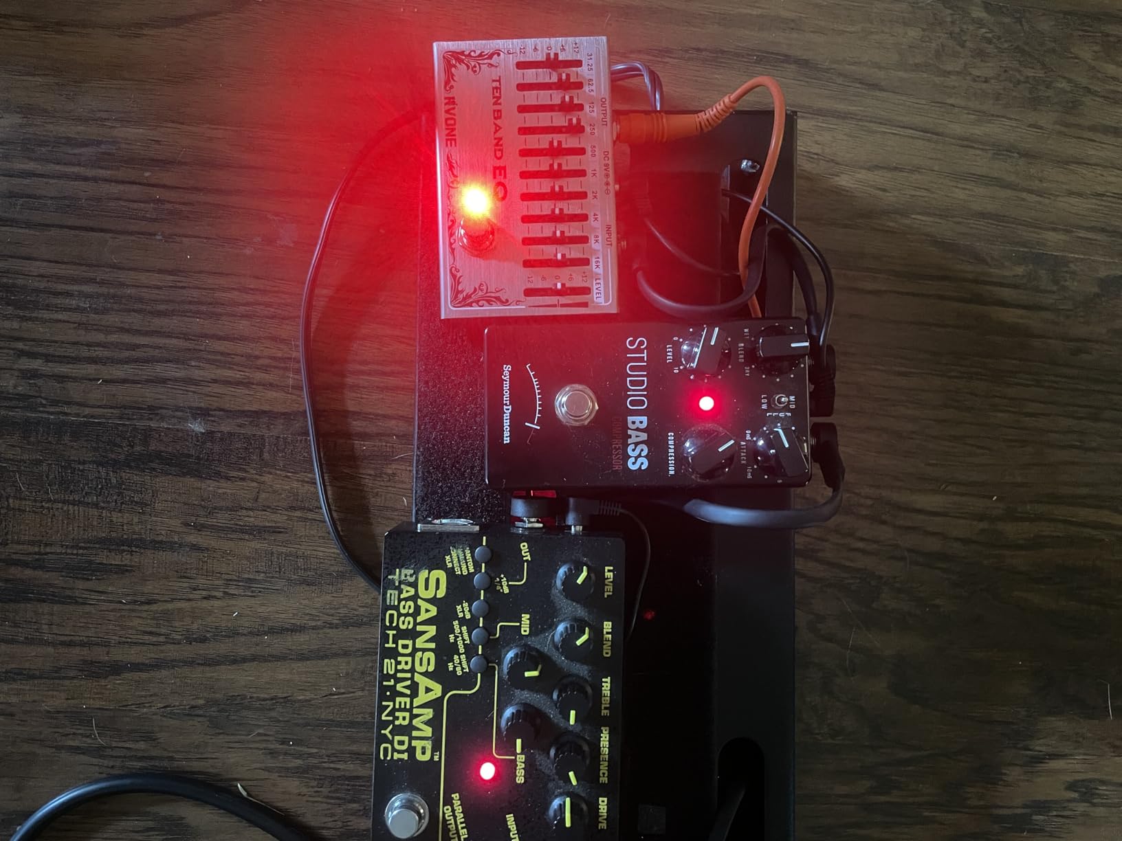 RVONE 10-Band Equalizer Pedal | Low-Noise EQ Pedal for Guitar, Bass & Pedalboards | True Bypass for Pure Signal Effects Chain | Live Stage, Studio Recording & Mixing (31.25Hz-16kHz ±12dB) | Portable customer photo 2