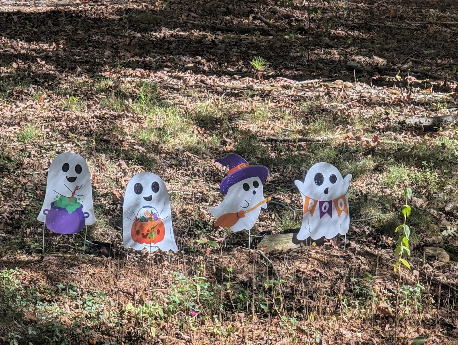 Lighted Cute Ghost Yard Signs, 4 Packs Halloween Decorations Outdoor Scary Witch Pumpkin Boo Signs with Lights for Lawn Garden Yard Stakes Outside Halloween Decoration Decor Clearance customer photo 1