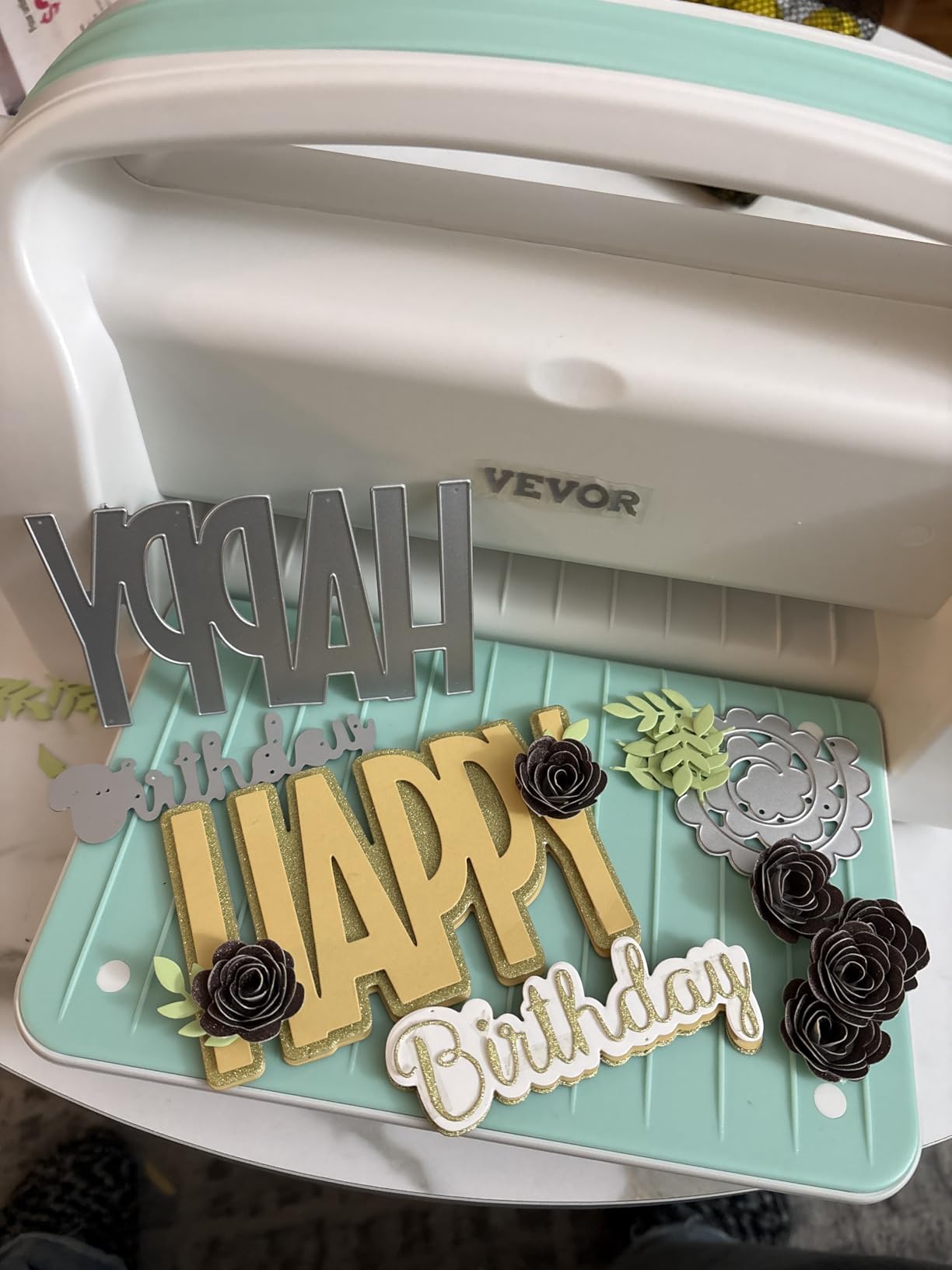 VEVOR Die Cutting and Embossing Machine, 9-Inch (A4) Opening Size, Manual Scrapbooking Machine Starter Kit, Foldable Complete Set with Embossing Folder, Plate, for Cardmaking, Scrapbooking, DIY Crafts customer photo 2