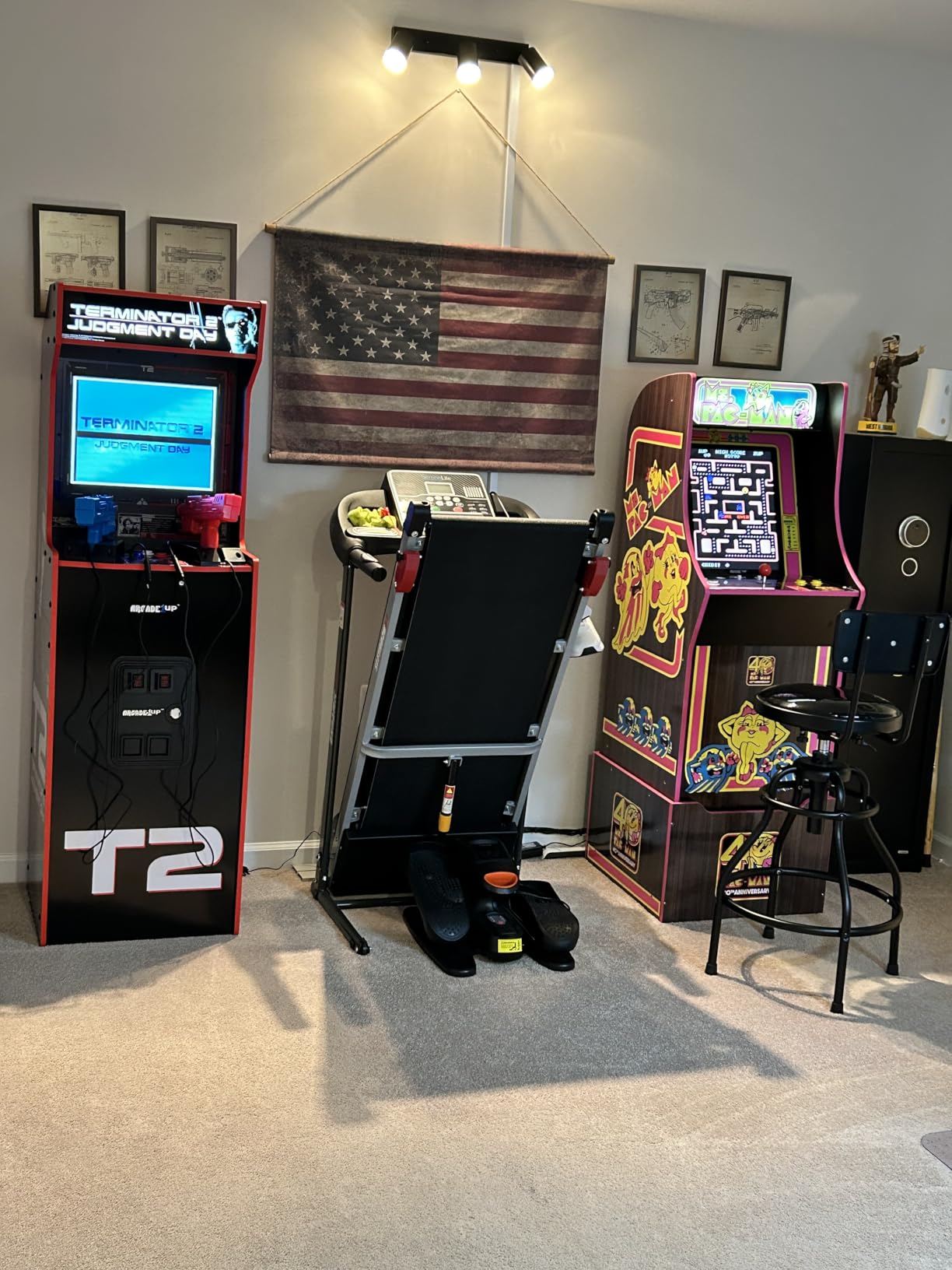 Arcade1Up Terminator 2 Deluxe Arcade Machine with Real-Feel Arcade Guns customer photo 2