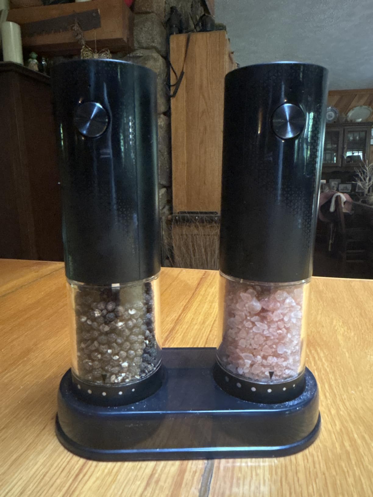 Electric Salt and Pepper Grinder Set - Rechargeable Automatic Salt and Pepper Shakers, Kitchen Appliances with External Adjustable Coarseness, Larger Hopper for Cooking, Home Gifts(2 Pack,Black/Black) customer photo 1