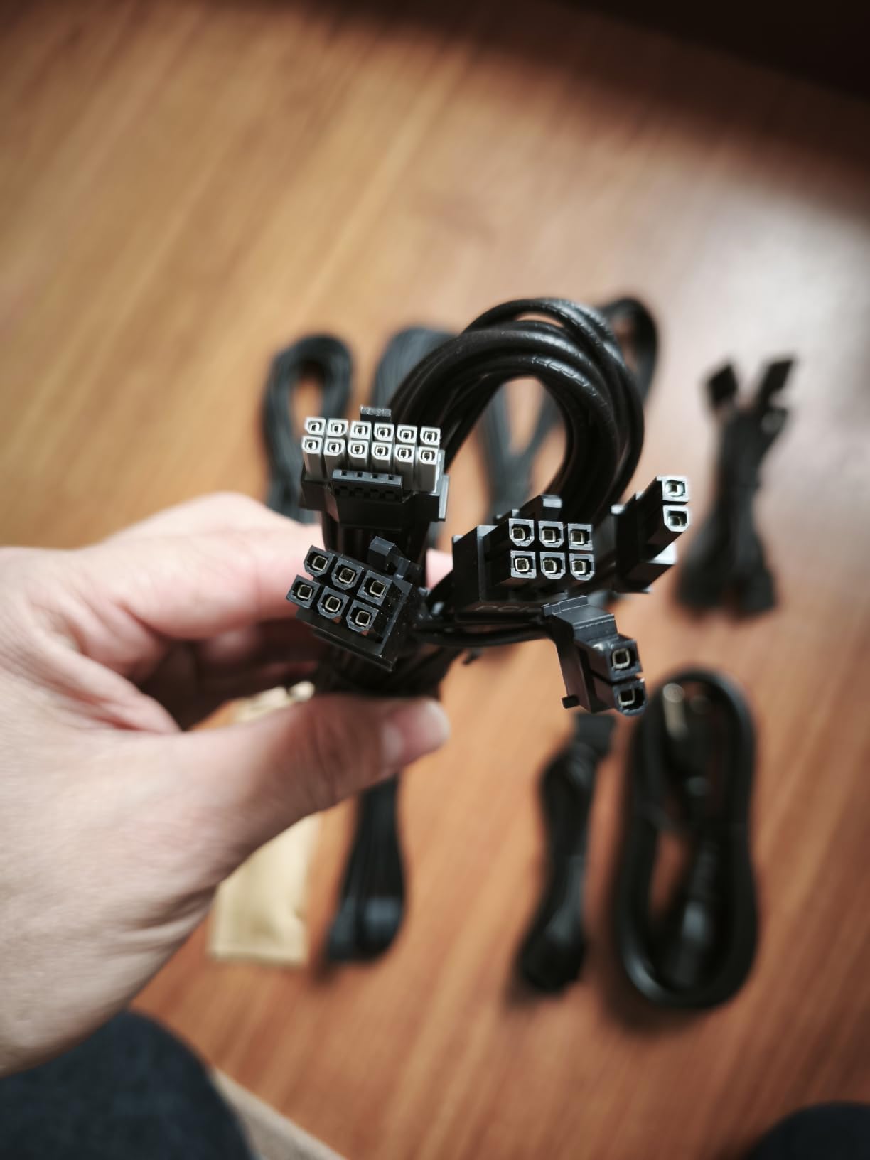 CORSAIR RM750e ATX 3.1 PCIe 5.1 Ready 750W Power Supply - Black | Native 12V-2x6 Cable Included, Low-Noise, Fully Modular, Cybenetics Gold, Modern Standby Mode, NA customer photo 2