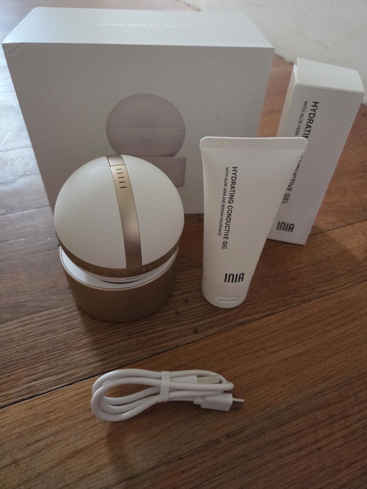 INIA SPHERA Upgraded 8-in-1 Microcurrent Facial Device for Face & Neck - Red Light, Thermal & Cooling Beauty Tool customer photo 2