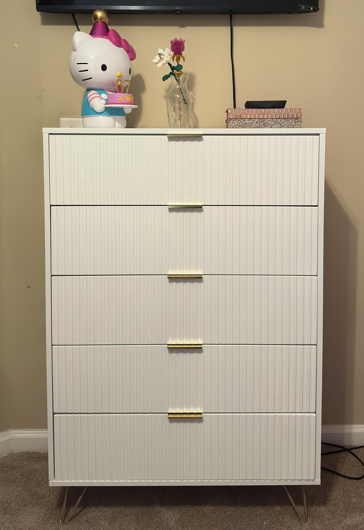 MAISONARIA Walnut 5 Drawer Dresser for Bedroom, Modern Tall Dresser with Hidden Handles, Space-Saving Wooden Drawer Organizer, Living Room, or Hallway, Vertical Storage Chest of Drawers, 45.7