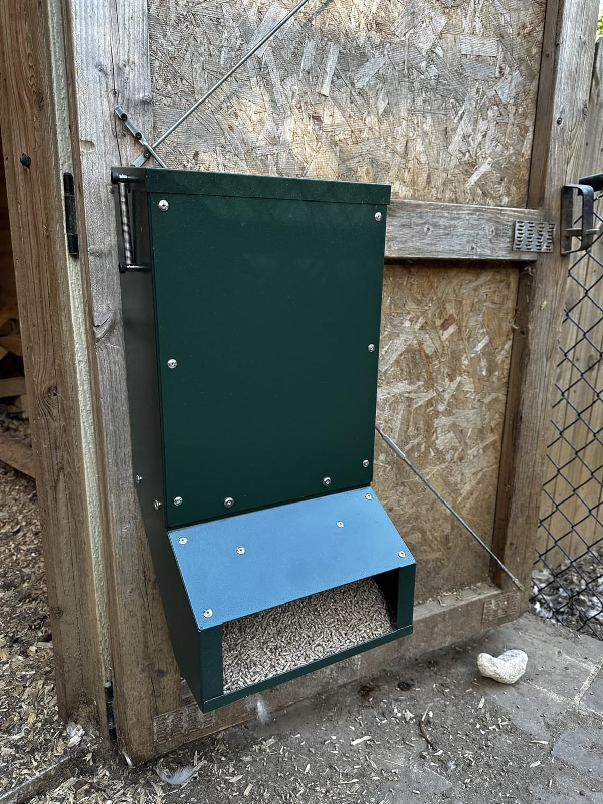 90-110lb Deer Feeder, Heavy Duty Metal Hunting Game Feeder | Weatherproof Wildlife Feeders for Hunting, Gravity Deer Feeder Automatic Dispenser Feeds Protein and Corn, Green customer photo 1