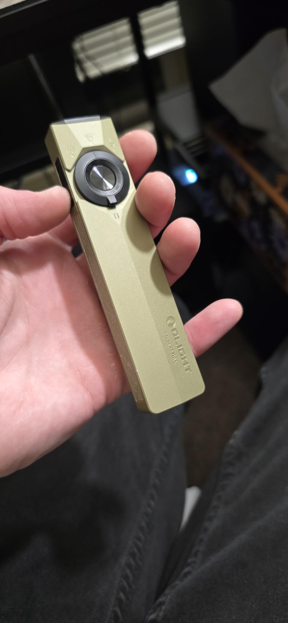 OLIGHT ArkPro Ultra Rechargeable Flat EDC Flashlight, 1700 Lumens, Onyx Black | Green Beam, UV Light, White LED, OAL, Pocket Flashlight, USB-C Magnetic, Work Light, Bright for Camping, Emergency, Outdoors customer photo 1