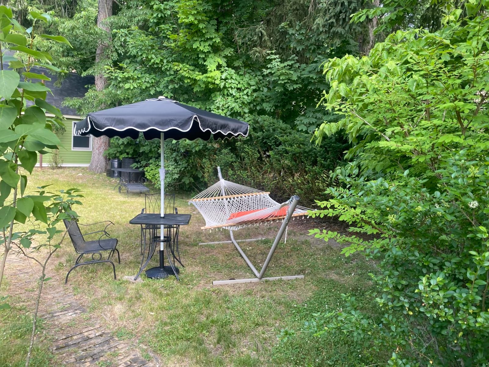Best Choice Products Patio Market Umbrella with Wavy Trim, UV Fade Resistant 210g Canopy, Crank & Tilt, Wind Vent, Heavy-Duty Frame customer photo 2