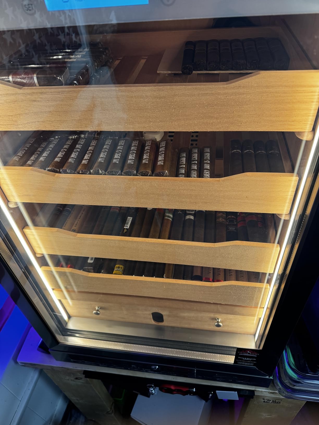Upgrade 84L Electric Cigar Humidor Temperature & Humidity Control, Built-in Humidification System with Spanish Cedar Wood Shelves, Holds 800 Cigars with LED customer photo 1