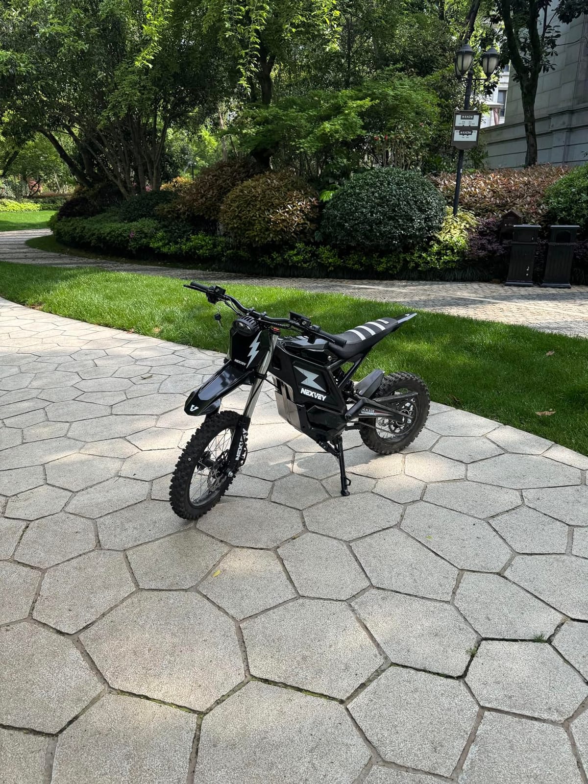 NEXVEY FLASH PRO Electric Dirt Bike for Adults, 5000W Peak Mid-Drive Motor Electric Motorcycle with Wheelie Assist, 55MPH 55 Miles 60V 27Ah, 17/14
