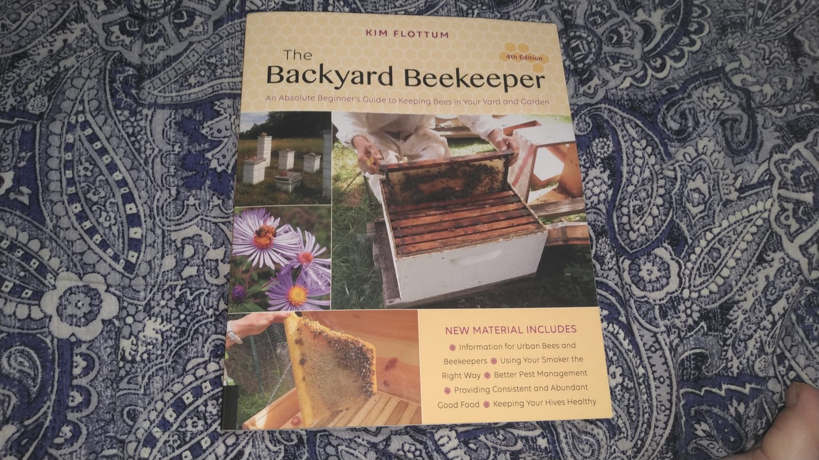 The Backyard Beekeeper, 5th Edition: An Absolute Beginner's Guide to Keeping Bees in Your Yard and Garden customer photo 2