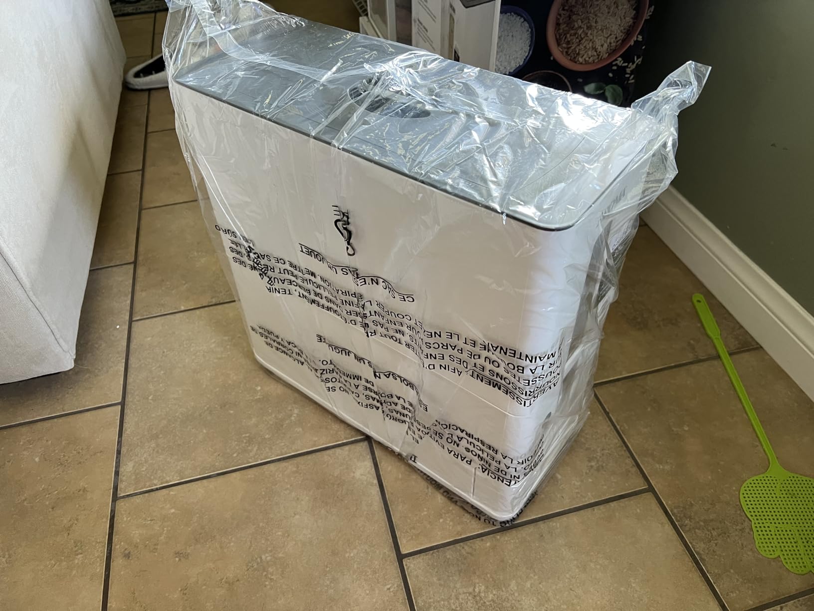 Aroma Housewares 27lbs Large Rice Dispenser, 7.25 x 16.5 x 16.5 inches, White customer photo 1