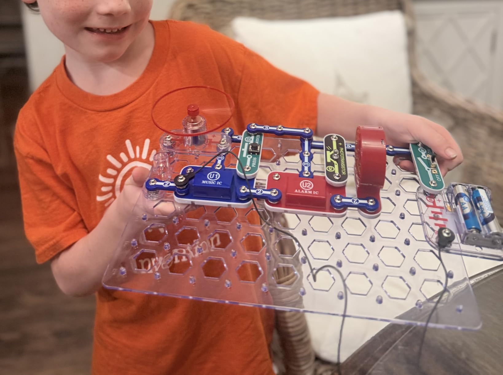 Snap Circuits Jr. SC-100 Electronics Exploration Kit, Over 100 Projects, Full Color Project Manual, 28 Parts, STEM Educational Toy for Kids 8 + customer photo 1